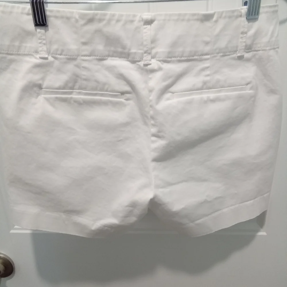 Ann Taylor Petite Size 2 P. Women's White Casual Shorts